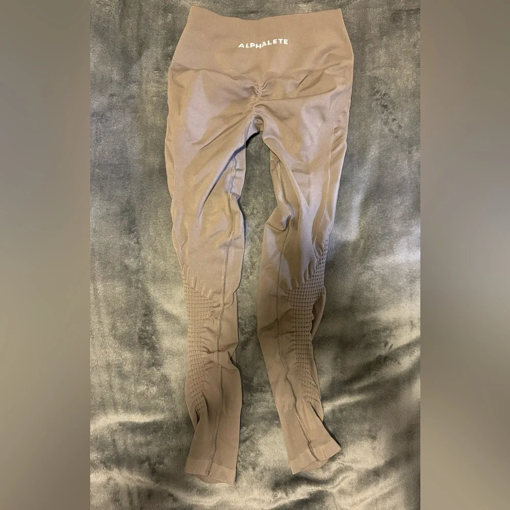 ALPHALETE AMPLIFY CONTOUR LEGGING
Women's Seamless Scrunch Legging - Picture 4 of 4